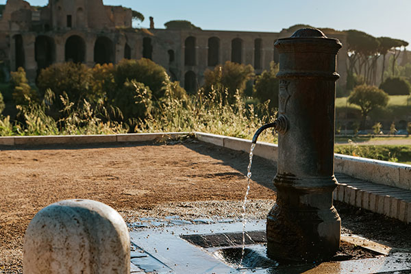 Little-fountain-in-Rome